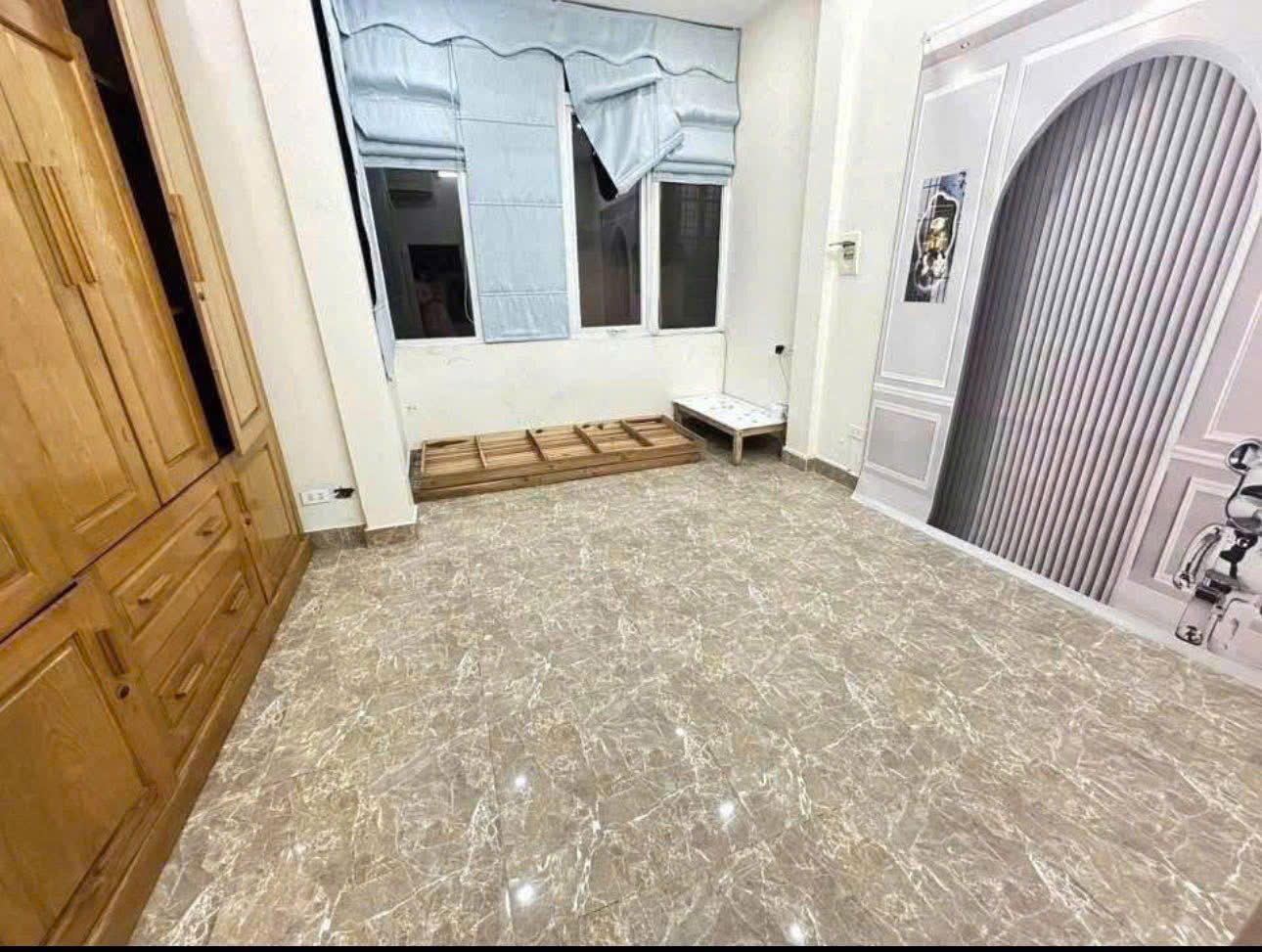 Cho thuê nhà ngõ Thông Phong, 4 tầng x 24m2, 2 ngủ, 3 WC, 10.5 Triệu (có TL) - Ảnh 1